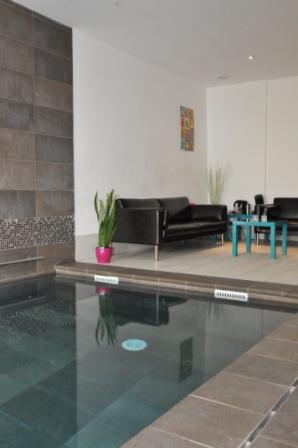 zwembad en jacuzzi